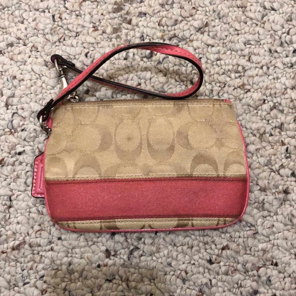 Coach Wristlet 🌟